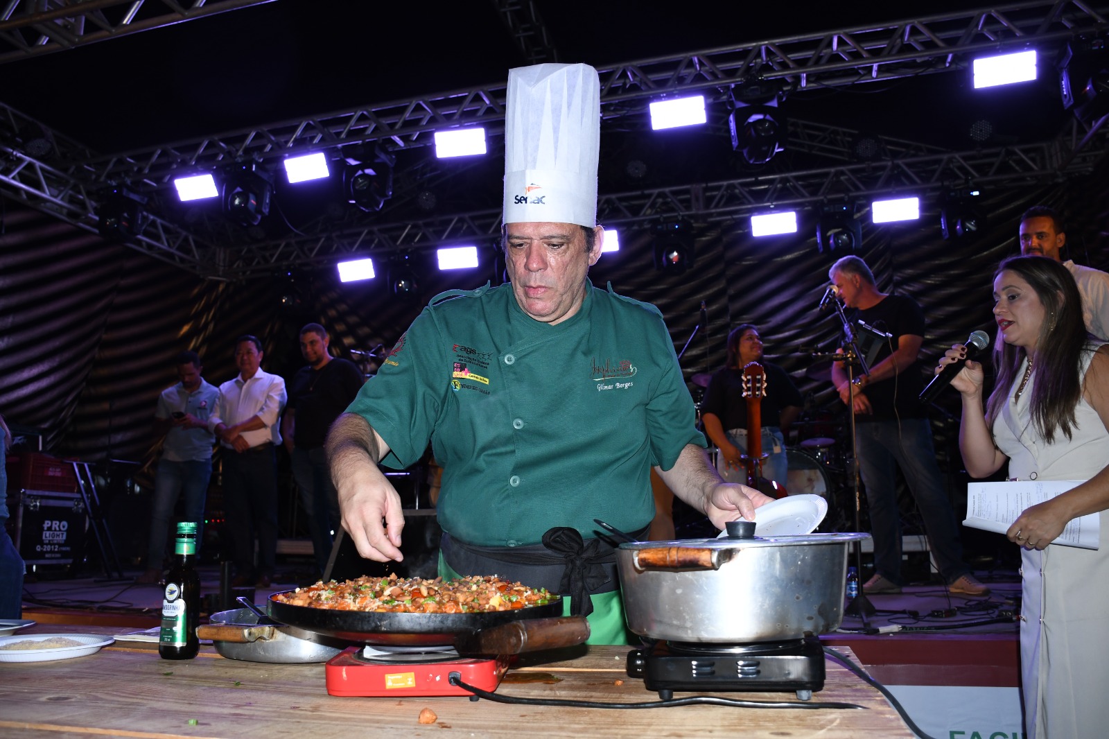 Gilmar Borges é o chef de cozinha que participou da formatação da primeira edição do evento, em 2019: ele preparou pratos na frente do público no 2º dia do festival, na última sexta-feira/6 [Foto: Elaine Alves – Especial para o Excelência Notícias]